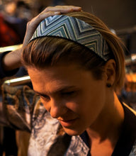 Laden Sie das Bild in den Galerie-Viewer, WENDEHAARREIFEN ZIG-ZAG BLAU